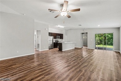 Move-in-ready four-bedroom, two-bathroom home located in Port - photo 5