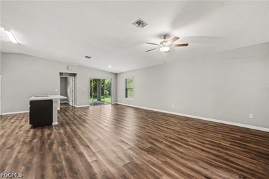 Move-in-ready four-bedroom, two-bathroom home located in Port - photo 6