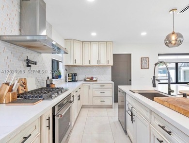 This is a SHORT SALE! Gorgeous Hollywood Lakes Home 4/3.5 w pool - photo 6