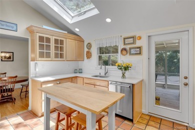 Tucked away on a quiet cul-de-sac, this beautifully maintained - photo 6