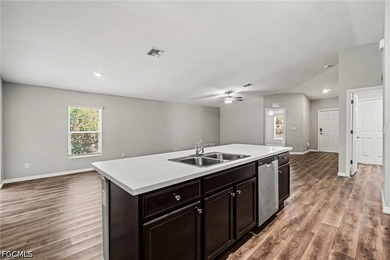 Move-in-ready four-bedroom, two-bathroom home located in Port - photo 9