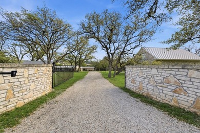Experience the classic elegance of this hill country ranch style - photo 2