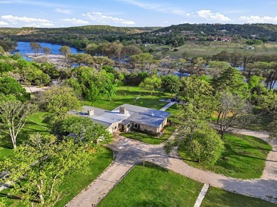 Experience the classic elegance of this hill country ranch style - photo 4