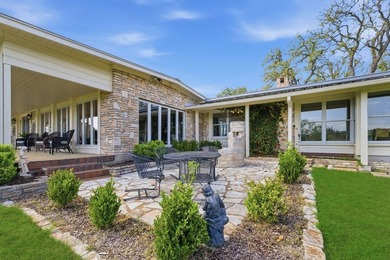 Experience the classic elegance of this hill country ranch style - photo 9