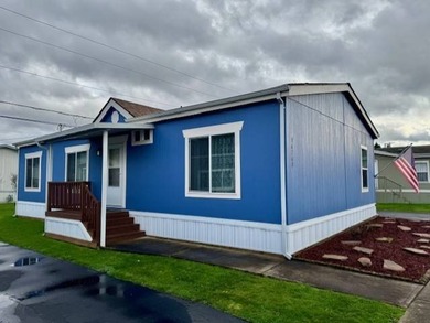 (private lake, pond, coastal) Home For Sale in Johnson City Oregon