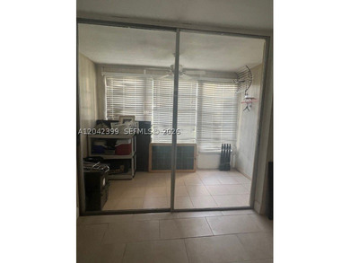 1 bedroom 1 bathroom with den, corner unit with lake view - photo 18