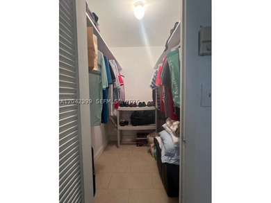 1 bedroom 1 bathroom with den, corner unit with lake view - photo 22