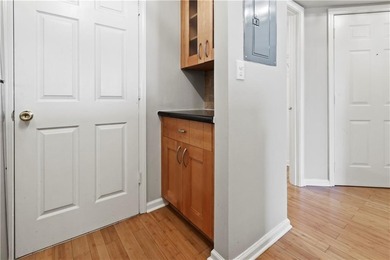MOTIVATED SELLER!! PERFECT BLEND OF URBAN LIVING AND CONVENIENCE