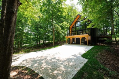 Apple Valley Lake Home For Sale in Howard Ohio