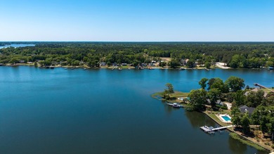 Completely remodeled wonderful 4BR, 3BA waterfront home - photo 22