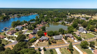 Completely remodeled wonderful 4BR, 3BA waterfront home - photo 23