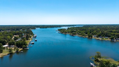 Completely remodeled wonderful 4BR, 3BA waterfront home - photo 24
