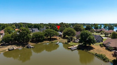 Completely remodeled wonderful 4BR, 3BA waterfront home - photo 25