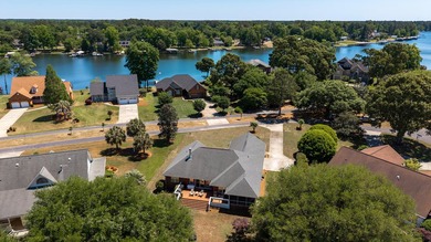 Completely remodeled wonderful 4BR, 3BA waterfront home - photo 27