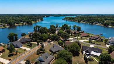 Completely remodeled wonderful 4BR, 3BA waterfront home - photo 28