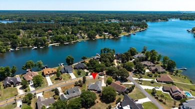 Completely remodeled wonderful 4BR, 3BA waterfront home - photo 30