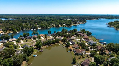 Completely remodeled wonderful 4BR, 3BA waterfront home - photo 31