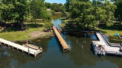 Completely remodeled wonderful 4BR, 3BA waterfront home - photo 33