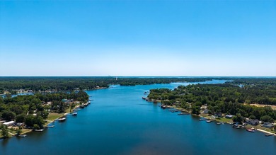 Completely remodeled wonderful 4BR, 3BA waterfront home - photo 34