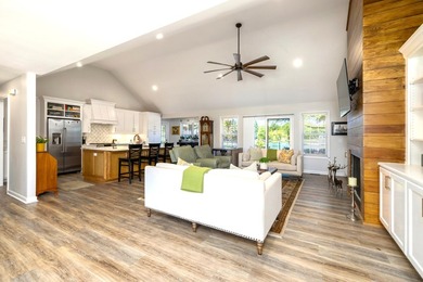 Completely remodeled wonderful 4BR, 3BA waterfront home - photo 38