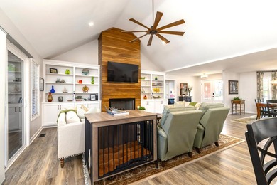 Completely remodeled wonderful 4BR, 3BA waterfront home - photo 41