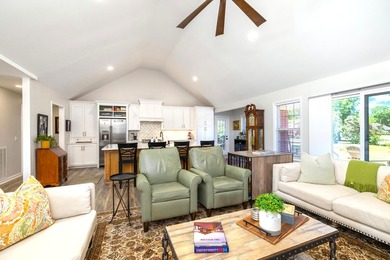 Completely remodeled wonderful 4BR, 3BA waterfront home - photo 43