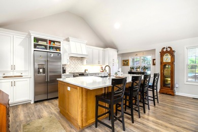 Completely remodeled wonderful 4BR, 3BA waterfront home - photo 44