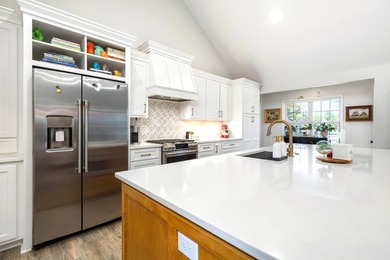 Completely remodeled wonderful 4BR, 3BA waterfront home - photo 45