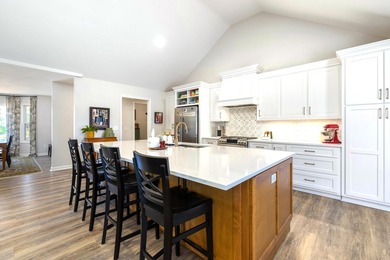 Completely remodeled wonderful 4BR, 3BA waterfront home - photo 46