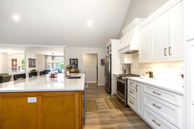 Completely remodeled wonderful 4BR, 3BA waterfront home - photo 47