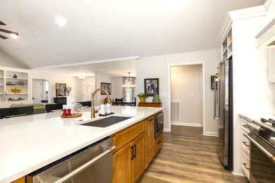 Completely remodeled wonderful 4BR, 3BA waterfront home - photo 48