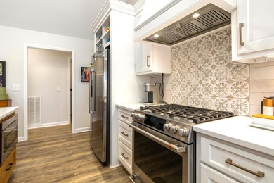 Completely remodeled wonderful 4BR, 3BA waterfront home - photo 49