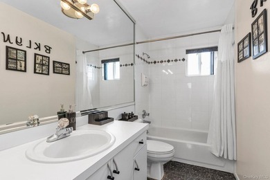 Welcome to 804 E. Chester St. in Long Beach's desirable East End - photo 12