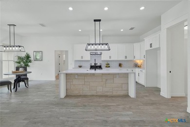 Beautiful custom-built home situated on 2.3 acres in Seguin, Tx - photo 12