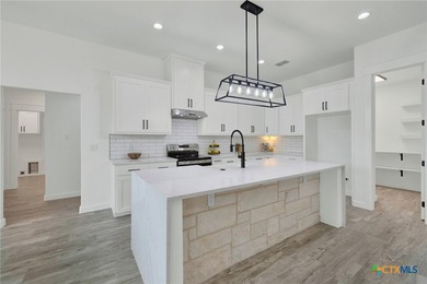 Beautiful custom-built home situated on 2.3 acres in Seguin, Tx - photo 14