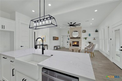 Beautiful custom-built home situated on 2.3 acres in Seguin, Tx - photo 17