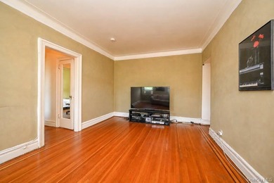 Welcome to this spacious 1-bedroom co-op in Forest Hills, Queens - photo 5