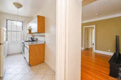 Welcome to this spacious 1-bedroom co-op in Forest Hills, Queens - photo 6
