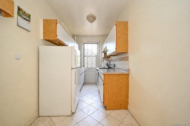 Welcome to this spacious 1-bedroom co-op in Forest Hills, Queens - photo 9