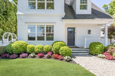 A rare offering in the heart of East Hampton Village, this - photo 3