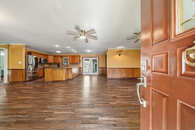 Charming 3 bedroom, 2 bath home on a spacious .66-acre lot! This - photo 4