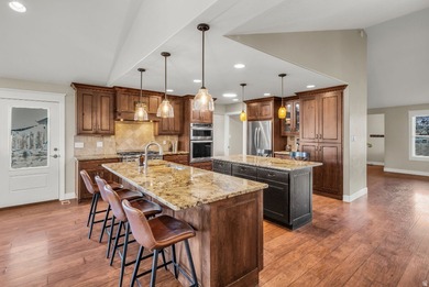 The home is fully remodeled in 2019 and beautifully finished - photo 11