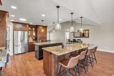 The home is fully remodeled in 2019 and beautifully finished - photo 12