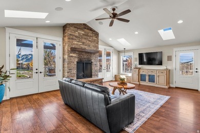 The home is fully remodeled in 2019 and beautifully finished - photo 13
