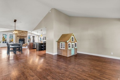 The home is fully remodeled in 2019 and beautifully finished - photo 14
