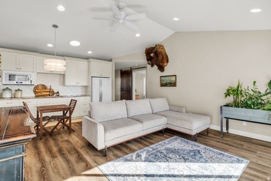 The home is fully remodeled in 2019 and beautifully finished - photo 15