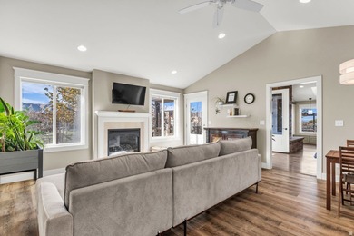 The home is fully remodeled in 2019 and beautifully finished - photo 16