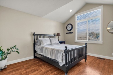 The home is fully remodeled in 2019 and beautifully finished - photo 22