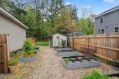Welcome to this 3 bedroom, 2.5 bath home in Holland's desirable S - photo 27