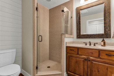 The home is fully remodeled in 2019 and beautifully finished - photo 28